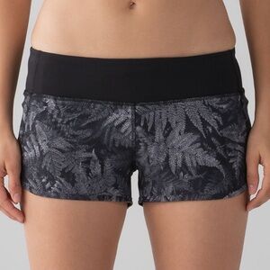 Lululemon Speed Short 4 way Stretch 2.5"
Kindred Spirit Black Multi / Black sz 8